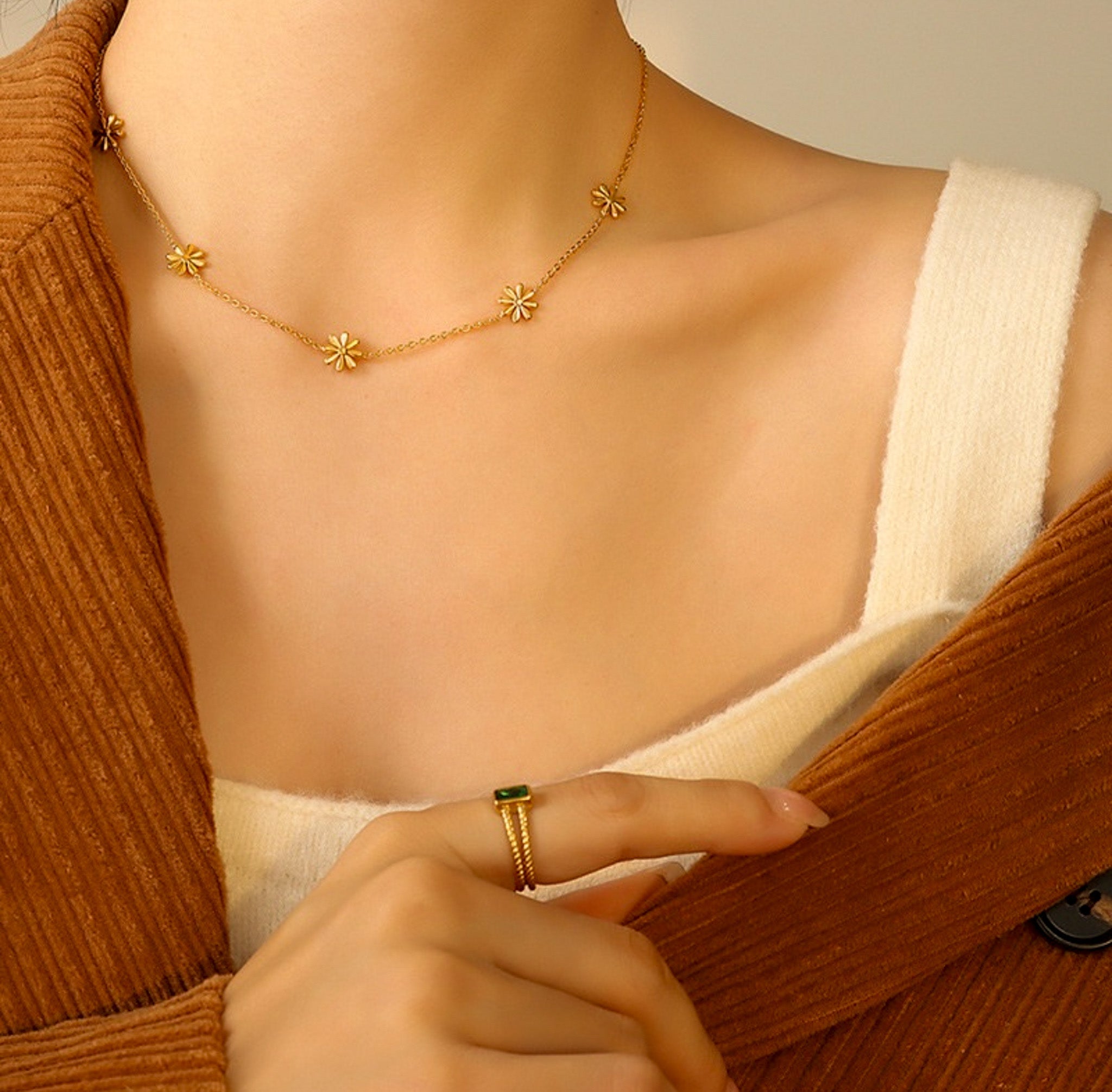 Collar floral Chanson