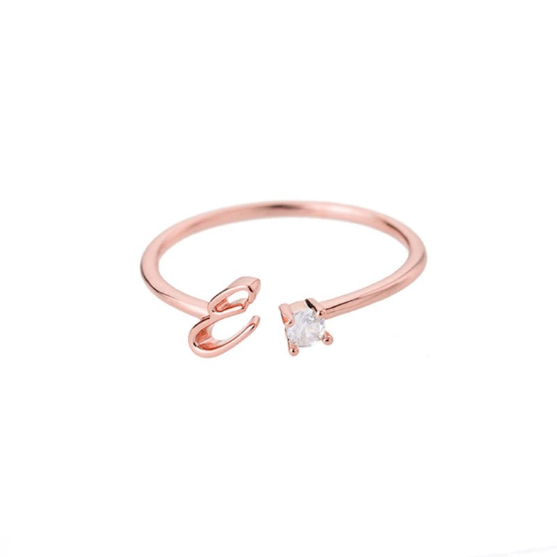 Valentia – Anillo con letra y circonita brillante