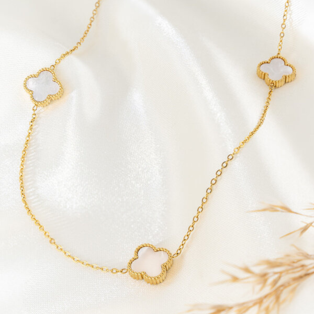 Collar Fleur d'Élégance
