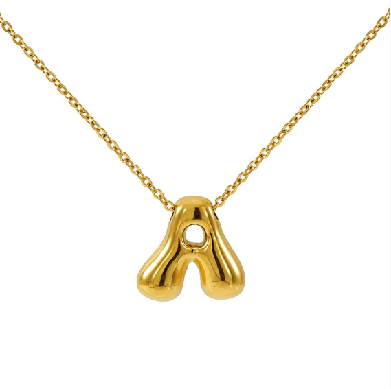 Collar con inicial de oro