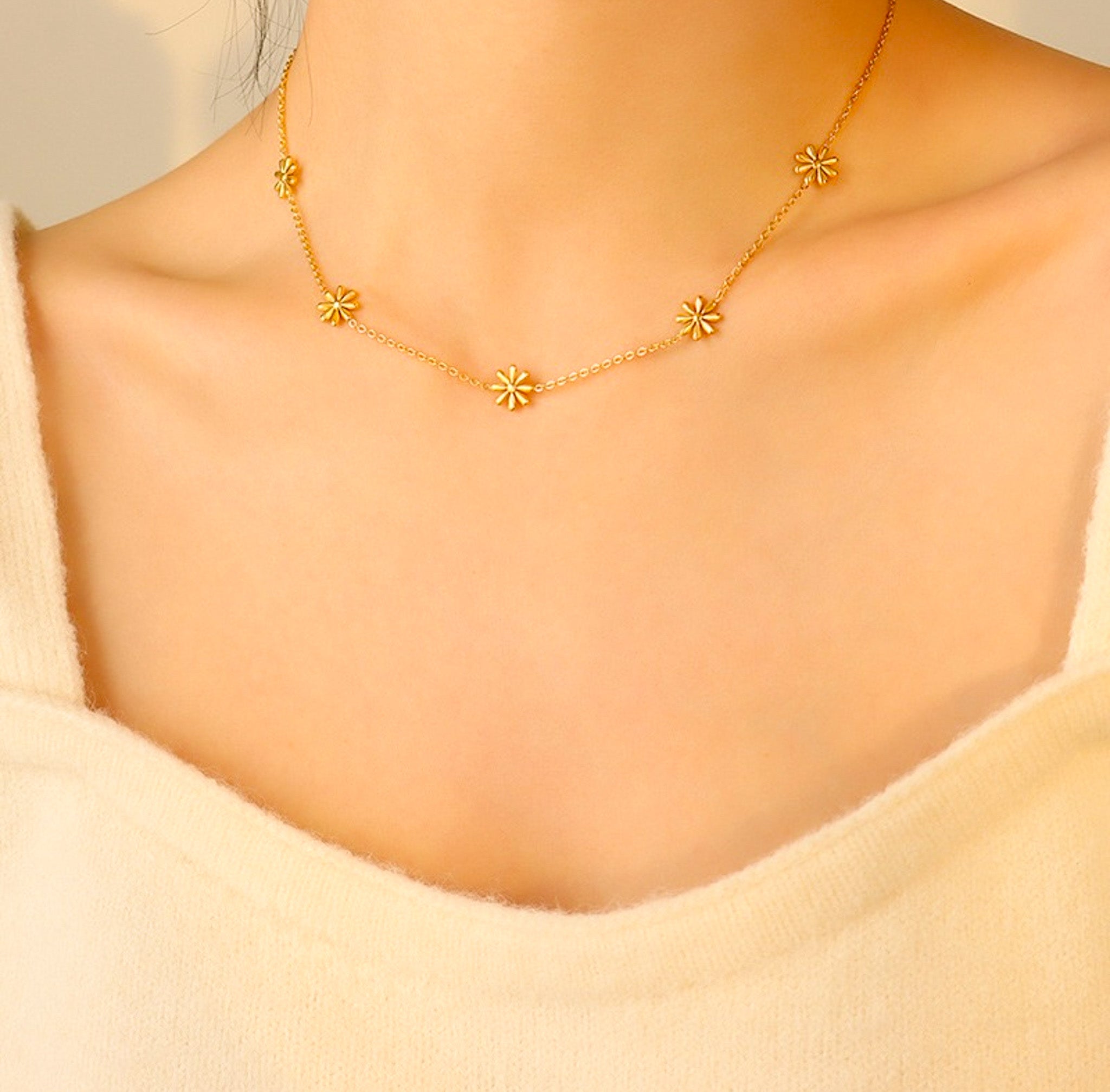 Collar floral Chanson